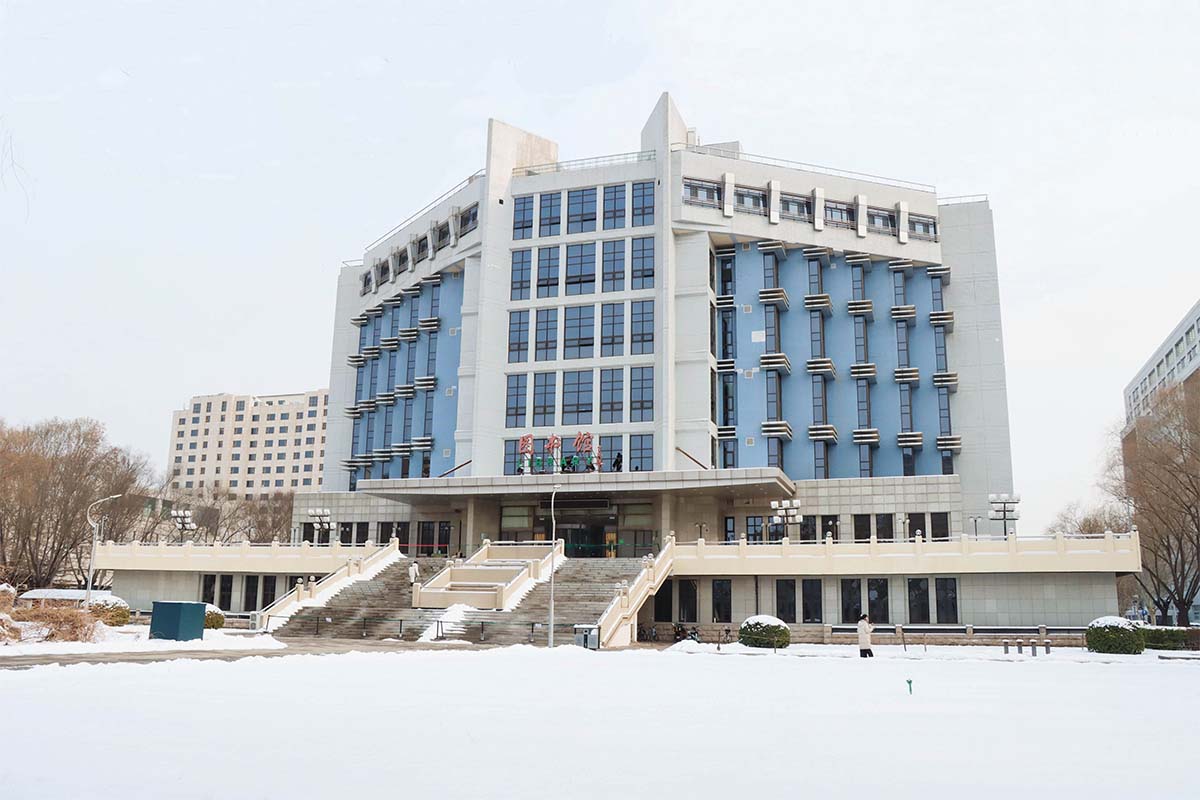 在首都師大賞2026年的第一場(chǎng)雪！